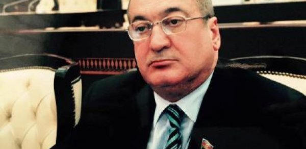 Rektor-deputat kürəkənini satdı - "Biz dövlətin yanındayıq, kürəkənin yox"