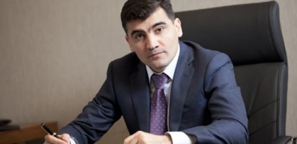 Bank rəhbəri istefa verdi