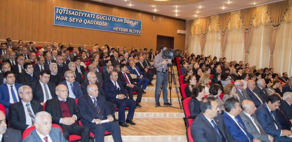 Nərimanov Rayon İcra Hakimiyyəti başçısı yanında Şuranın iclası keçirilib -  FOTO