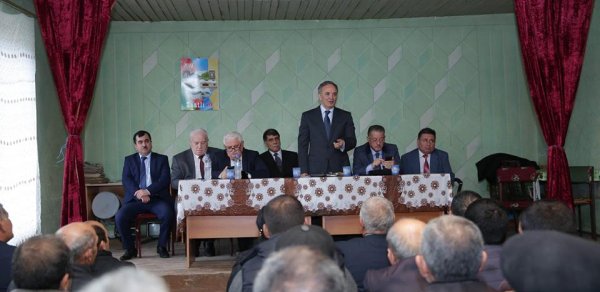 Əflatun Amaşov Saatlı rayonunun Azadkənd, Sarıcalı və Əbil kəndlərinin seçiciləri ilə görüşüb