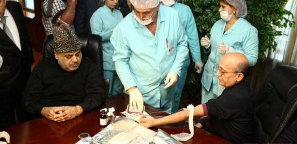 Allahşükür Paşazadə və Mübariz Qurbanlı qan verdilər