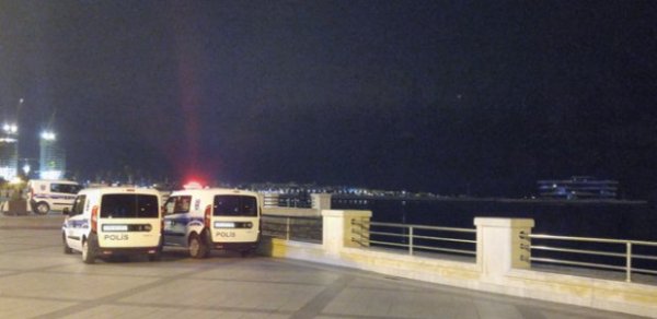 Bulvarda 18 yaşlı qız özünü dənizə atıb intihar etdi - FOTOLAR