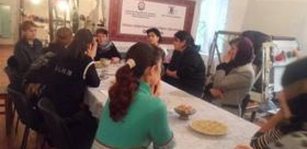 Şuranın dəstəyilə xalçaçı qadınlara tibb paketləri paylanılıb