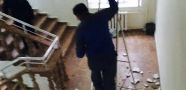 Bakıda universitetin tavanı çökdü, tələbə yaralandı -  FOTOLAR