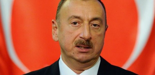 İlham Əliyev Davudoğlunu təbrik etdi