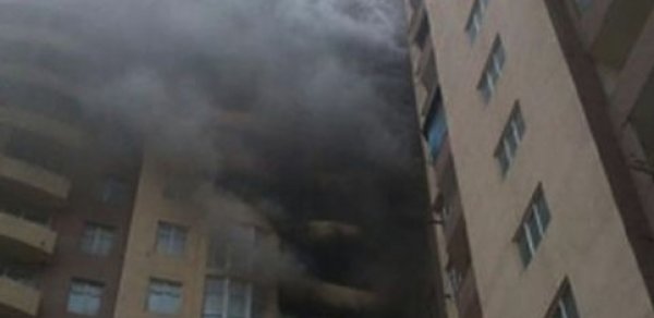 Çoxmərtəbəli binada yanğın: 15 sakin təxliyə edildi