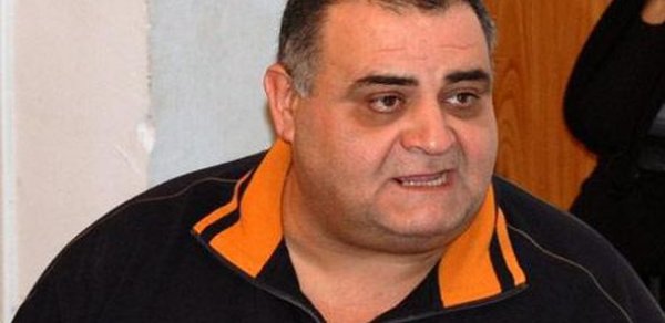 "Dindarlar polisi daşa basıb"- Elçin Behbudov