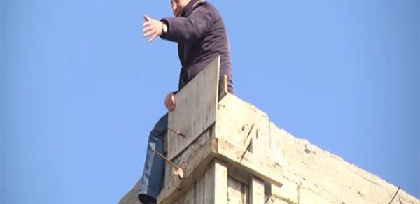 “İcra hakimiyyəti deyir ki, tikintini sök” –Binaya çıxan iş adamı