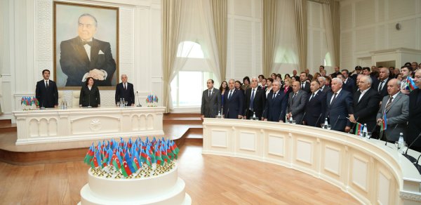 Gəncədə dövlət Bayrağı günü təntənə ilə qeyd olunub