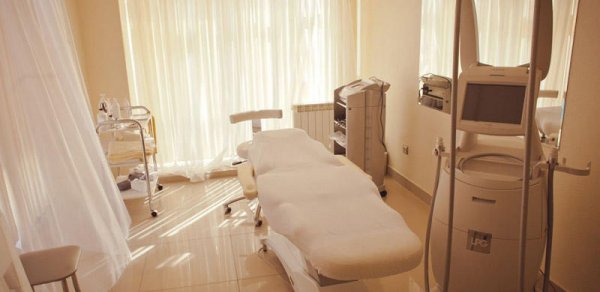 Özəl klinikalarla mobil operatorların gizli oyunu