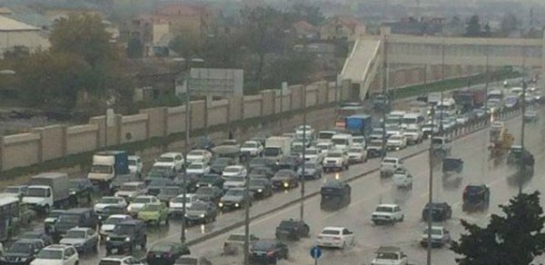 Bakıya yağış yağdı, məmurların gördüyü 