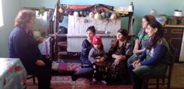 Şuranın dəstəyilə evdə işləyən xalçaçı qadınlarla görüş keçirilib