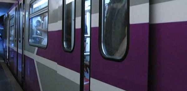 Bakı metrosunda olay: sərnişin polis əməkdaşını yaraladı