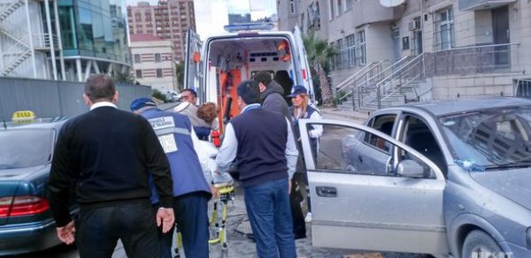 Bakıda polisin təqib etdiyi maşın qəza törətdi - FOTO
