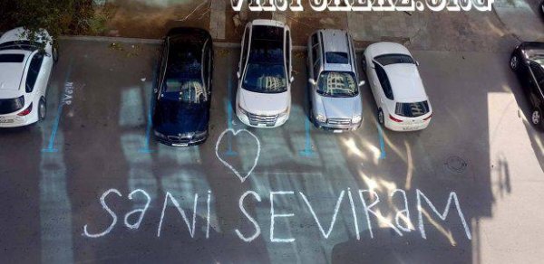 Bakıda oğlanın qıza etdiyi sevgi etirafı məhəllə sakinlərini şok saldı -  FOTOLAR 
