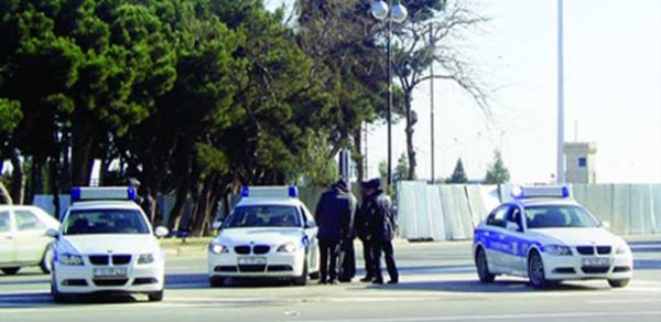Yol polisindən sürücüyə söyüşlə cavab: «Deyəsən, qaşınırsan aaa» —  VİDEOFAKT