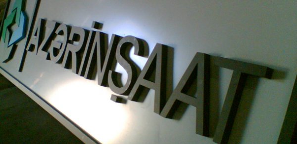 4 aydır maaş ala bilməyən işçilər oturaq aksiya keçirdilər –  Şirkət binasının önündə 