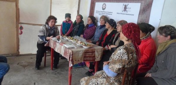 “Xalça Dünyası” maarifləndirmə işlərini davam edir