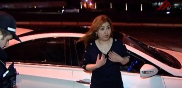 Bakıda sərxoş qadınlar polislərə çətin anlar yaşatdılar -  VİDEO