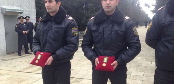 Prezident qəhrəman polisləri təltif etdi