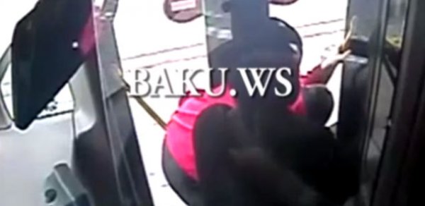“BakuBus” sürücüsünün döyülmə anı -  VİDEO