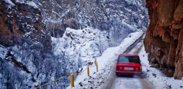 Azərbaycanda qar 9 kəndə yolu bağladı
