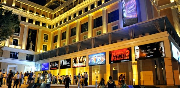 Bakıda bütün tamaşa və konsertlər ləğv edildi -  Matəmə görə