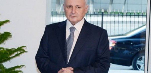 Nazir yanğında yaralananlara baş çəkdi