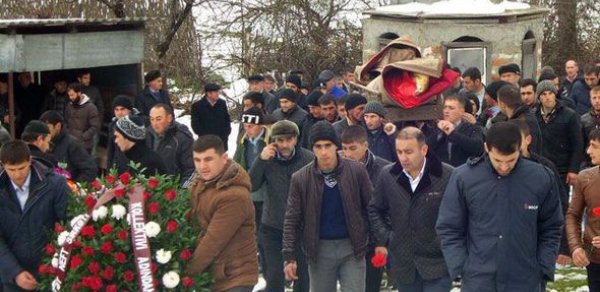 “Günəşli”də həlak olmuş iki neftçi dəfn olundu – FOTO