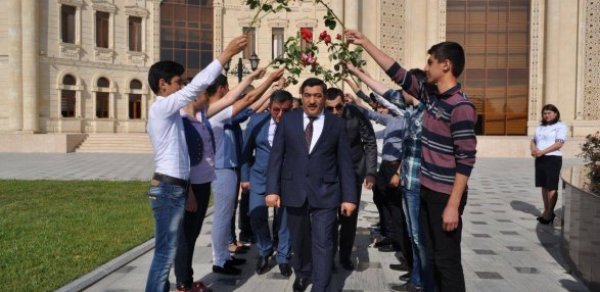 Özünü "kral" elan edən icra başçısı "youtube"dən videosunu sildirdi