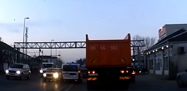 Bakıda polis ağır qəza törətdi, yaralı var –VİDEO