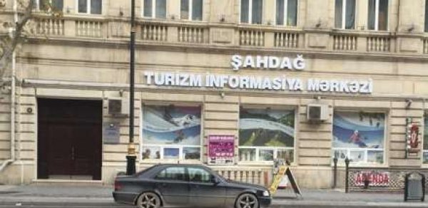 Bakıda kitabxananı bağlayıb, yerində turizm şirkəti açdılar -  FOTO 