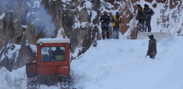 Quba-Xınalıq yolunda qar uçqunu: yol bağlandı