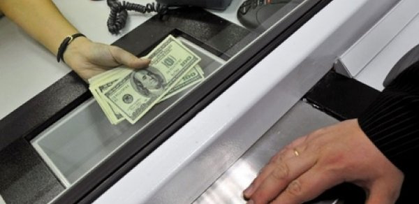 Dollar bahalaşmaqda davam edir