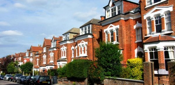 Oliqarxların Londondakı qonşuları narazıdır: “Əllərindən bezmişik...”
