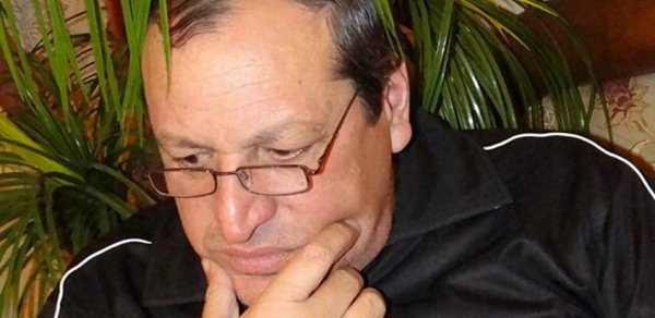 Tanınmış şairi tutdular