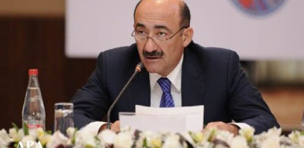 Əbülfəs Qarayev direktoru işdən çıxardı