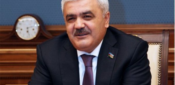 Rövnəq Abdullayev “Günəşli”dəki neftçilərin ailələrinə yardım ayırdı
