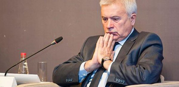 Azərbaycanlı biznesmen 1,2 milyard dollar itirdi