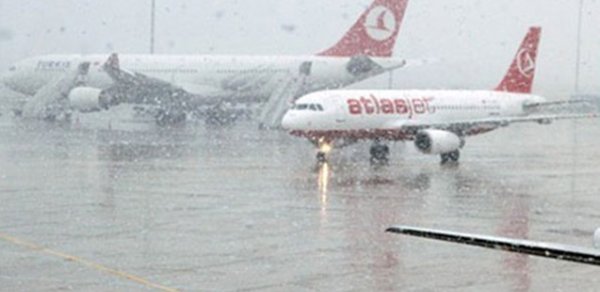 İstanbuldan Bakıya uçuşlar təxirə salındı