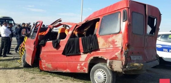 Kürdəmirdə 2 mikroavtobus toqquşdu -  8 yaralı