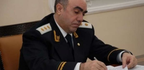Zakir Qaralov prokuroru təqaüdə göndərdi