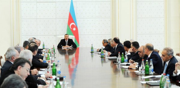 Prezident İlham Əliyev nazirləri bir araya topladı