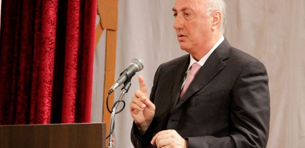 İcra başçısı müəllimələrə şalvar geyinməyi qadağan etdi