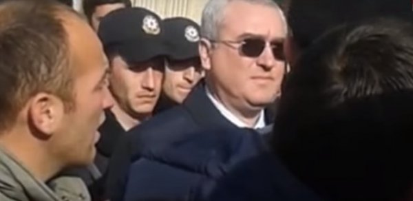 Siyəzədə vətəndaşlar icra başçısının üstünə qışqırdılar - niyə kömək etmirdin? -  VİDEO 