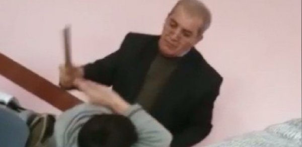 Şagirdi döyən müəllim işdən çıxarılacaq -  Direktordan açıqlama