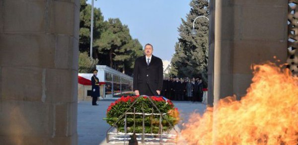 İlham Əliyev Şəhidlər Xiyabanını ziyarət etdi