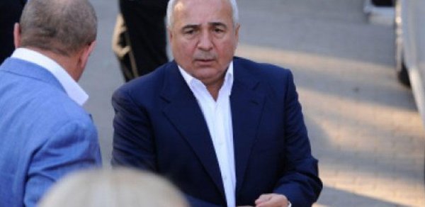 Rusiyada yaşayan milyarder Neftçalaya gəldi: “Bir nəfəri də işdən çıxarmayın...”
