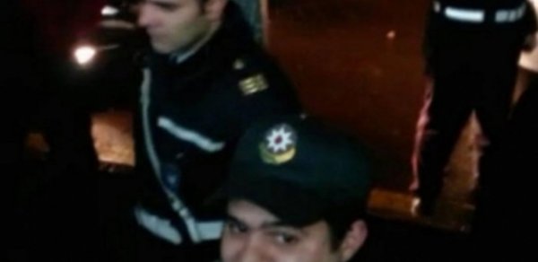 Bakıda yol polisi sürücünü sürüdü -  VİDEO 