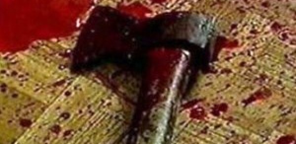 45 yaşlı kişi başından balta ilə vuruldu
